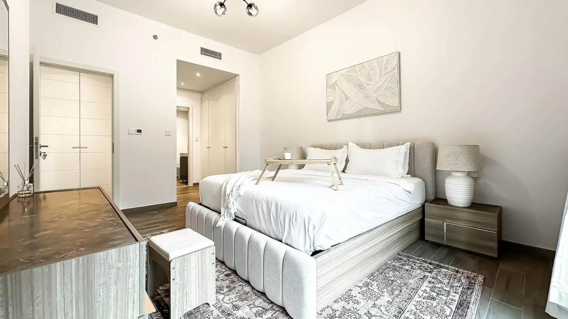 Trophy - The Classic Courtyard 2Bdr Suites In Jvc Dubai Apartment