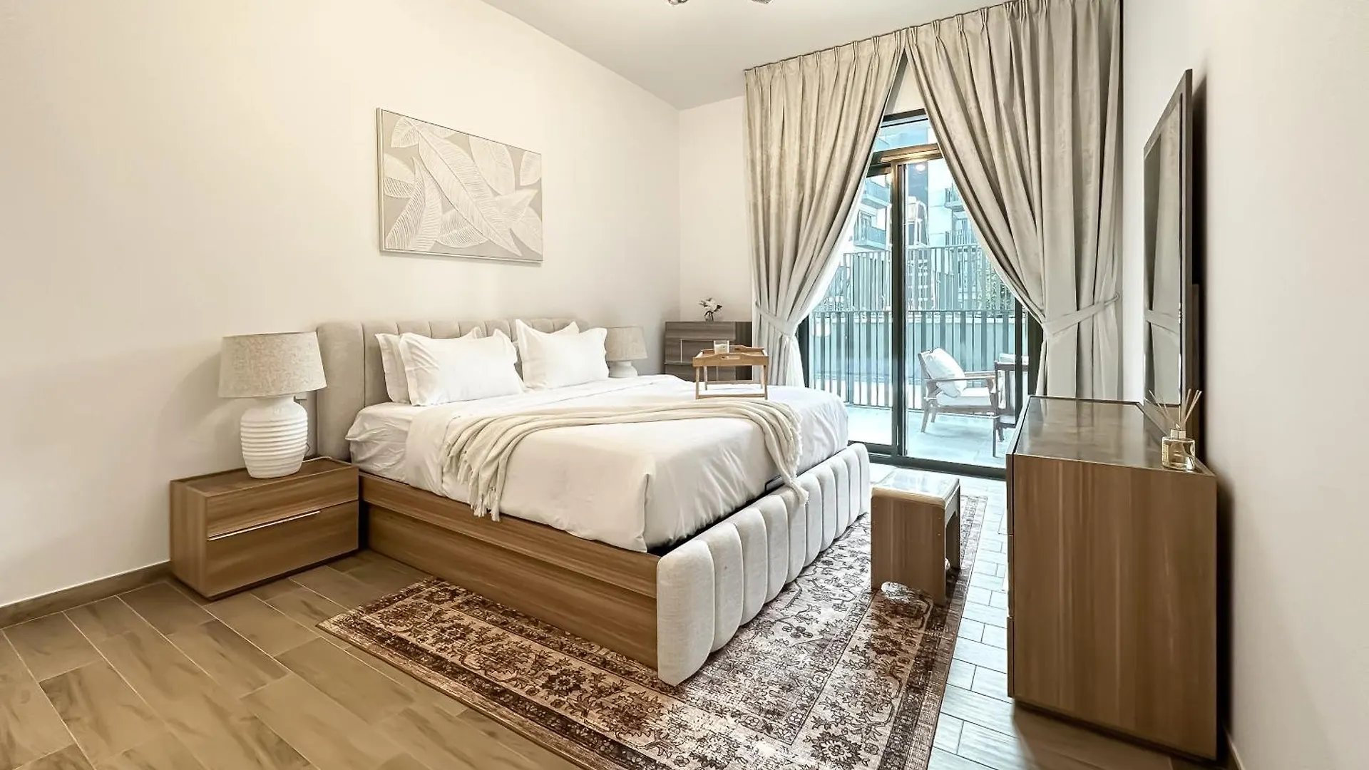 Trophy - The Classic Courtyard 2Bdr Suites In Jvc Dubai