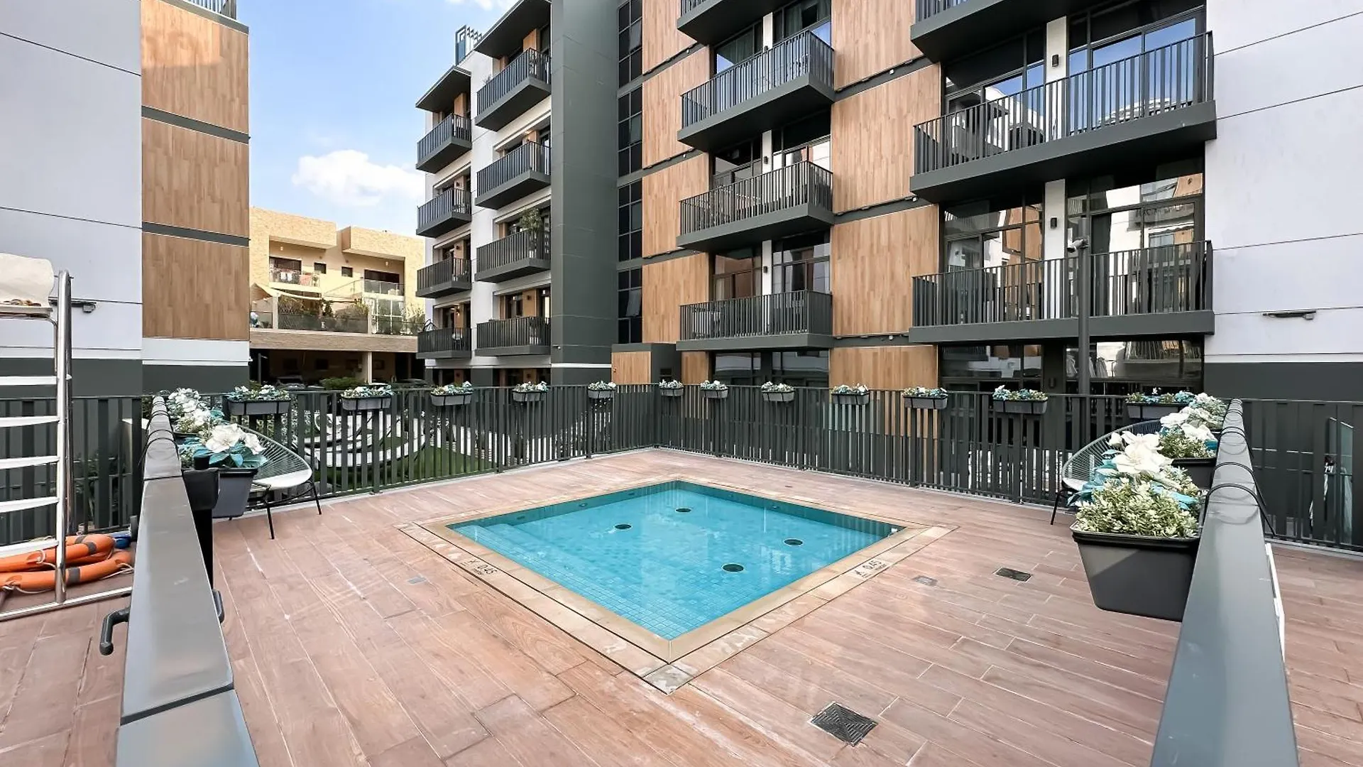 Апартаменты Trophy - The Classic Courtyard 2Bdr Suites In Jvc Дубай