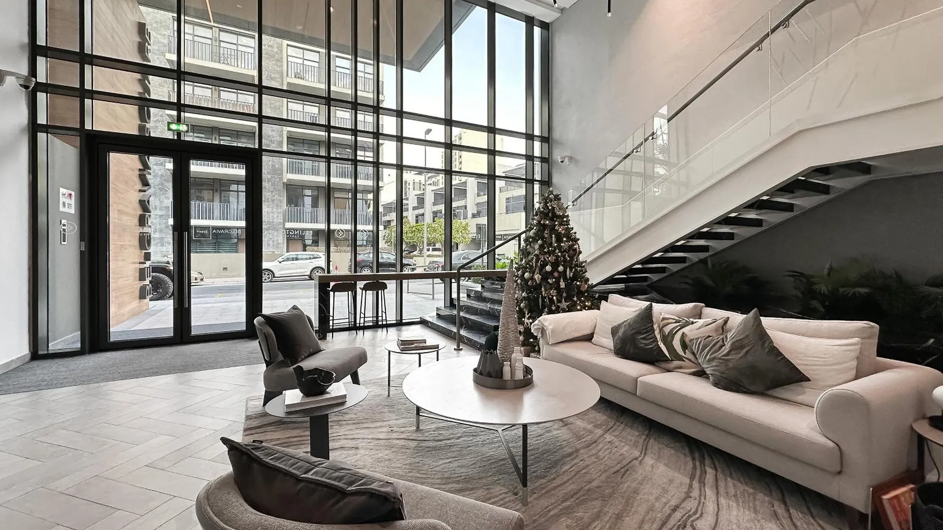Trophy - The Classic Courtyard 2Bdr Suites In Jvc Дубай